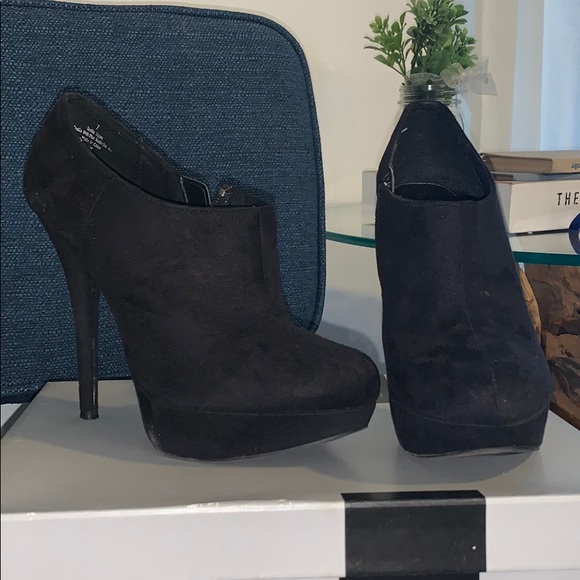 Mossimo Supply Co. Shoes - Black bootie